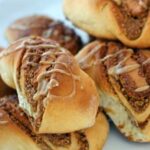 puszyste drożdżówki twist z masą migdałową i lukrem