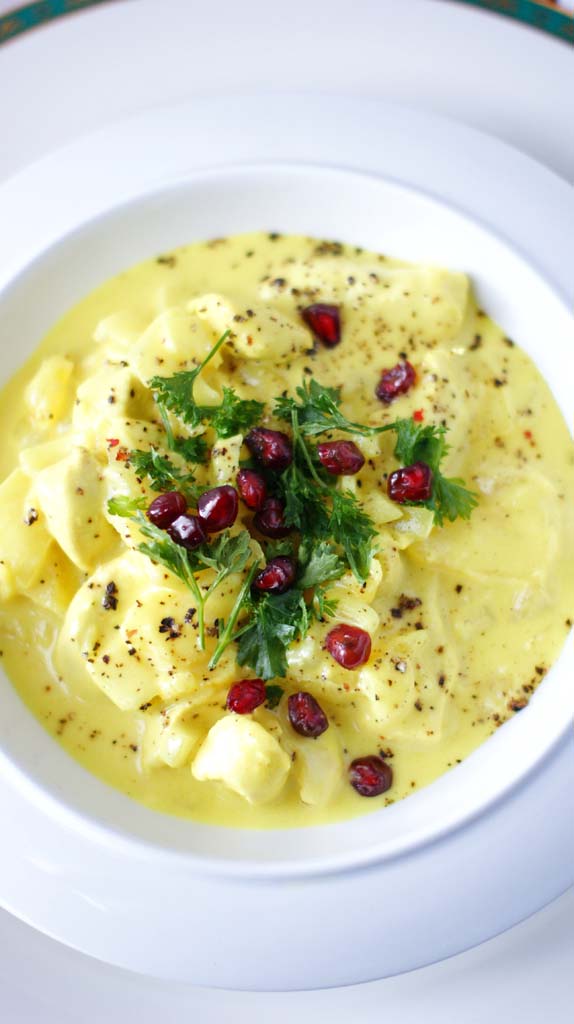 Krajanka z piersi kurczaka ze słodko-kwaśnym ananasem i delikatnym, aksamitnym sosem