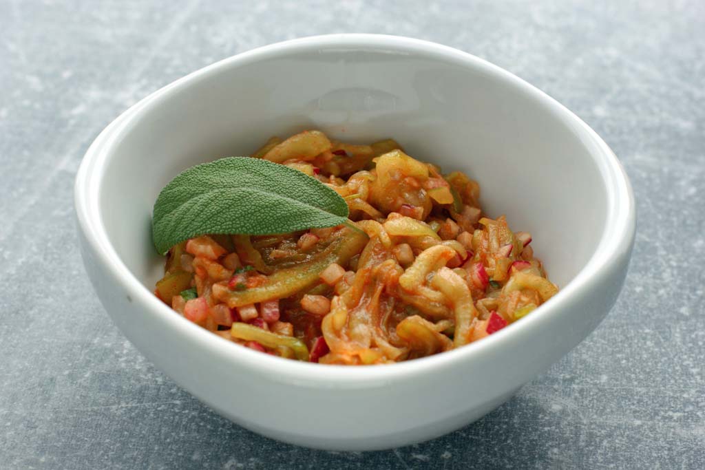 Sałatka z ogórków z pastą gochujang