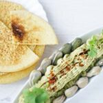 Pasta z gotowanego bobu z naleśnikami jaglanymi