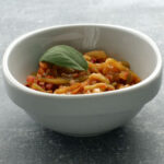 Sałatka z ogórków z pastą gochujang