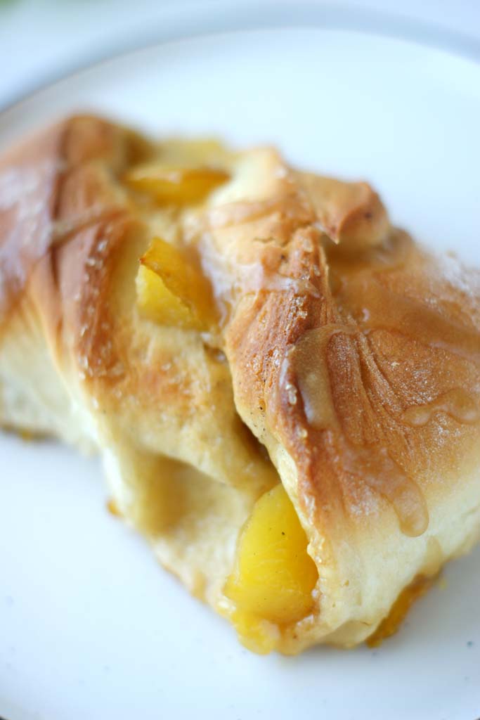 puszysta drożdżówka z jabłkiem i lukrem