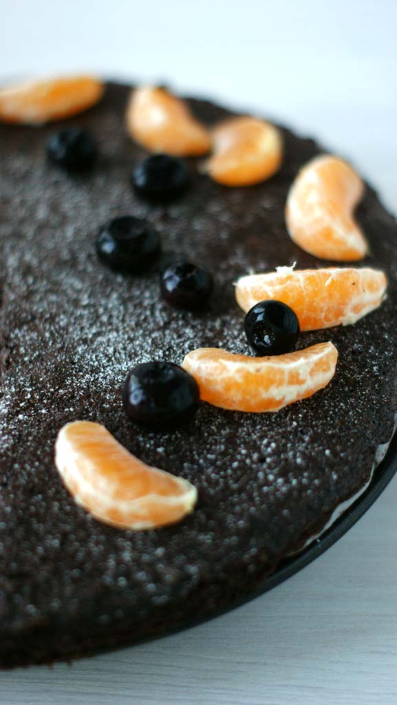 szwedzkie, czekoladowe ciast z owocami