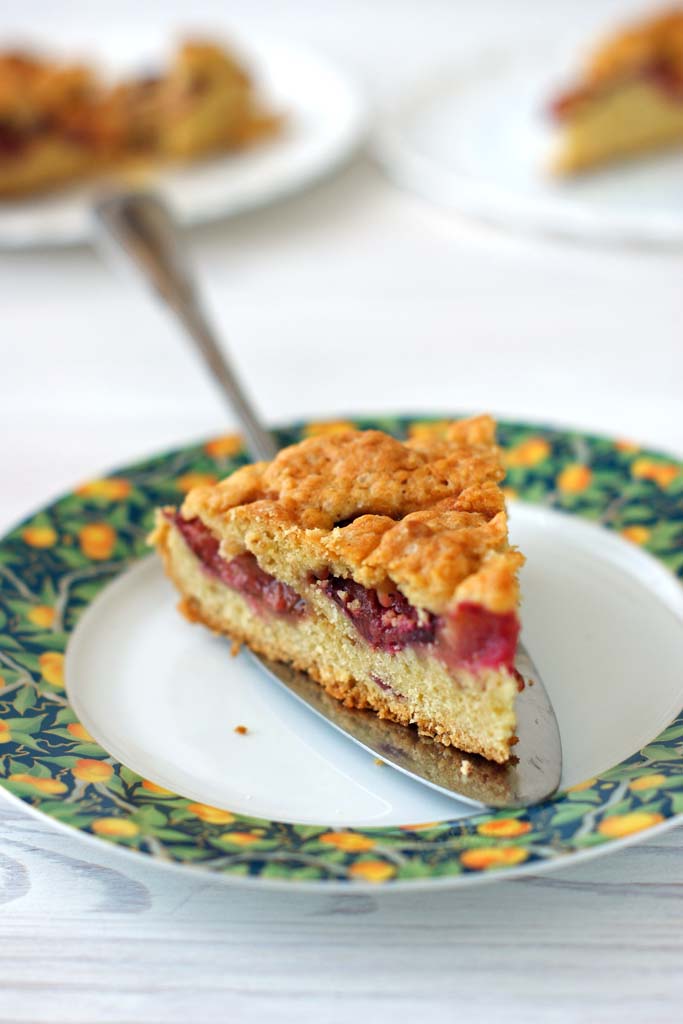 kruche, maślane ciasto ze śliwkami