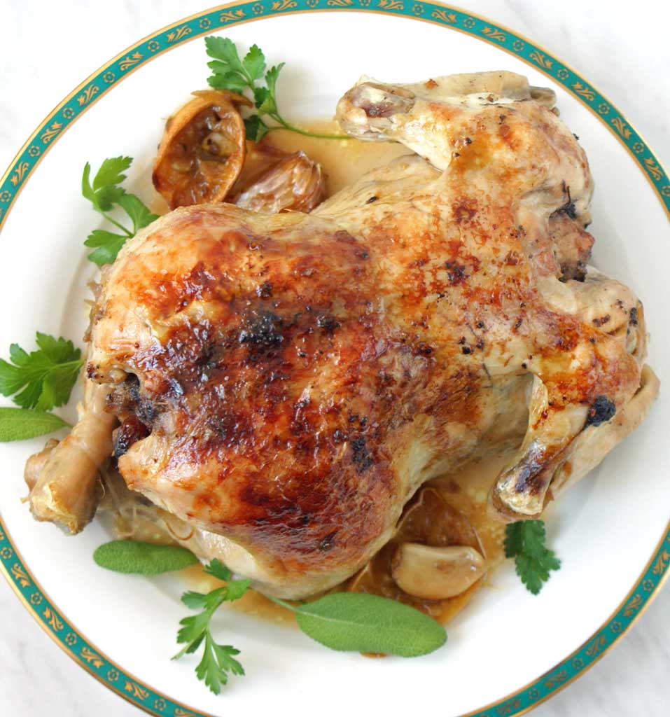 pieczony, złocisty, chrupiący w całości kurczak