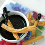 sos czekoladowy z chrupiącymi domowymi churros