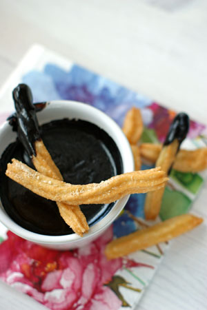 sos czekoladowy z chrupiącymi domowymi churros