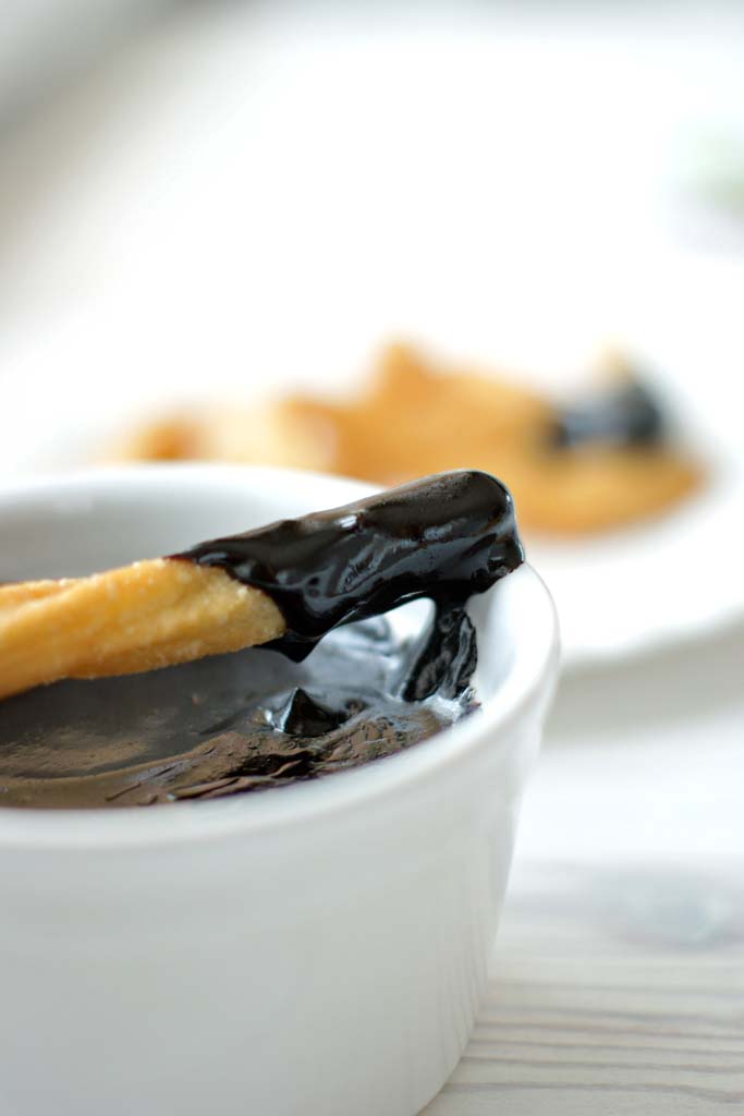 churros zanurzone w sosie czekoladowym