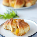 puszysta drożdżówka z jabłkiem i lukrem