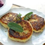 chrupiące, smażone krokiety z gotowanych ziemniaków i twarogu