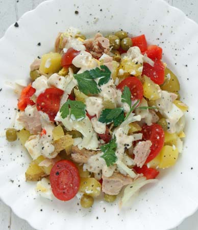 sałatka ziemniaczana z sosem jogurtowym. sałatka hiszpańska