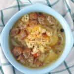 bezmięsna zupa cebulowa z grzankami