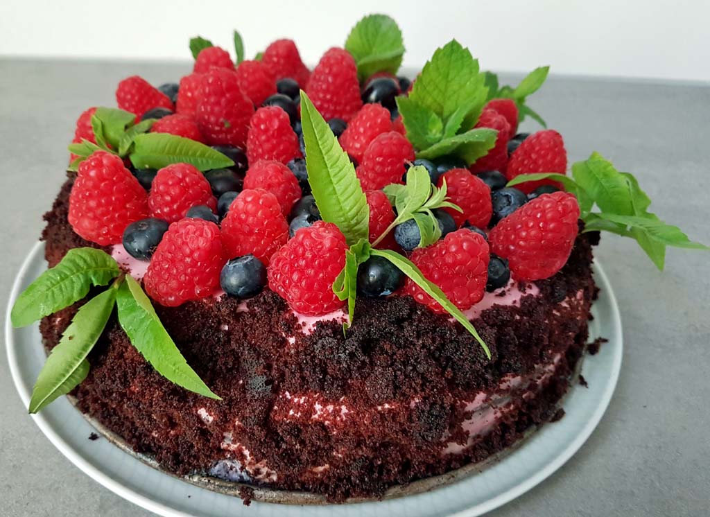 ciasto czekoladowe z owocami