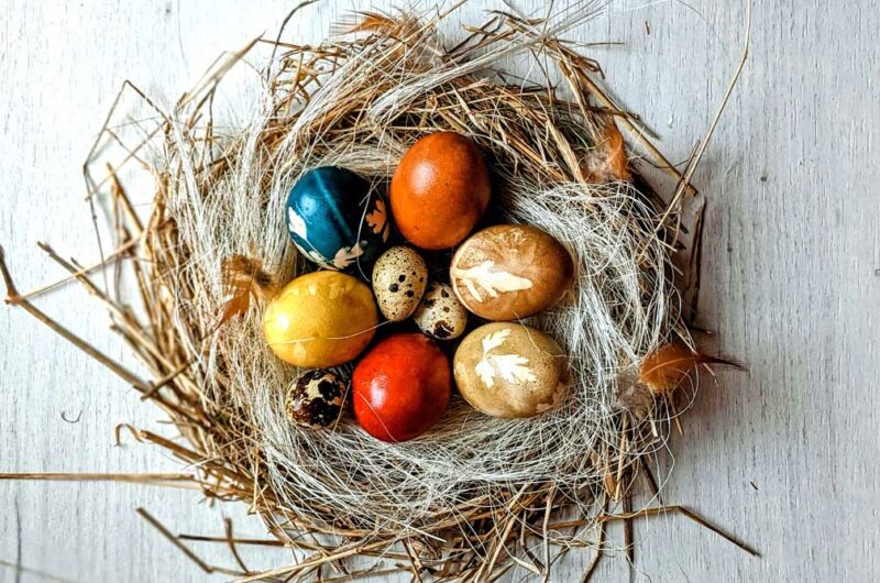 kolorowe, naturalnie farbowane pisanki