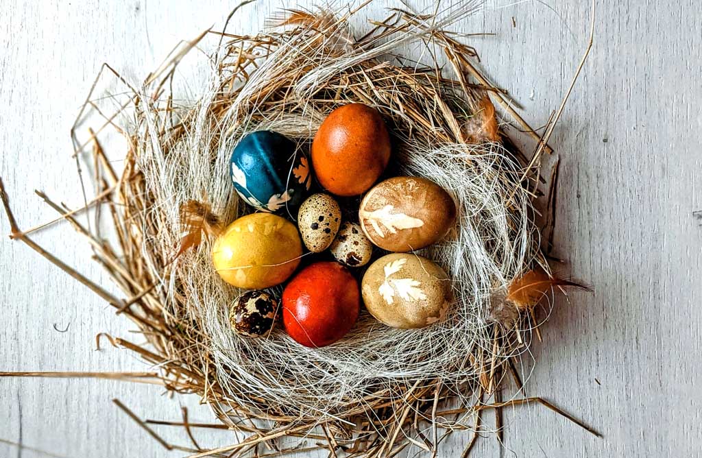 kolorowe, naturalnie farbowane pisanki