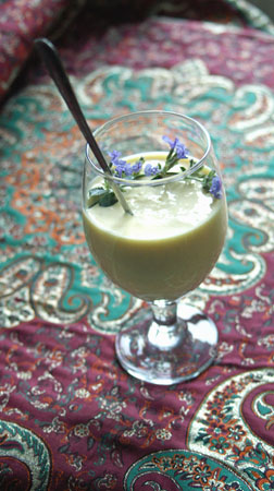 koktajl jogurtowo-mleczny z mango lassi