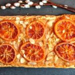 Wielkanocne, świąteczne ciasto. Mazurek, szarlotka z pomarańczami.