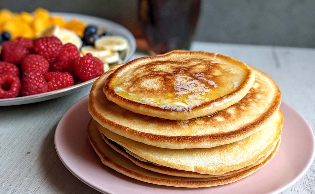 chrupiące pancakes z syropem klonowym