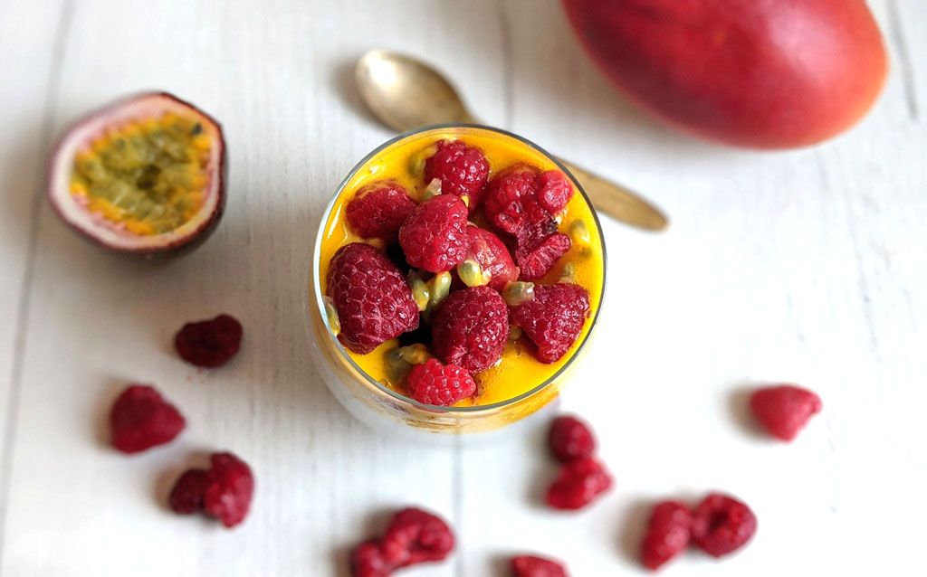 owocowy pudding, z malinami i mango