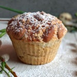 Słodka, drożdżowa babka wielkanocna z bakaliami