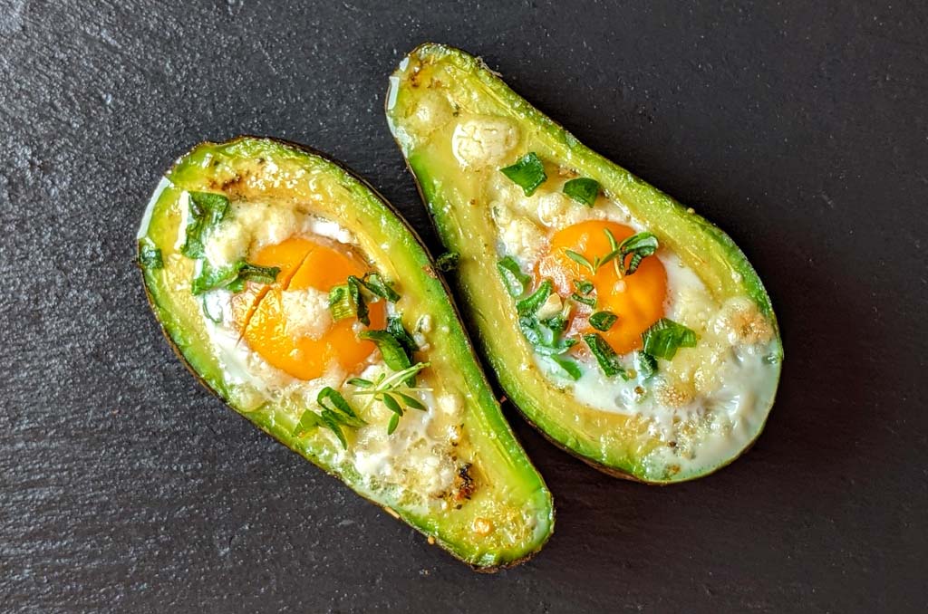 jaka zapieczone w łódeczkach z owocu awokado