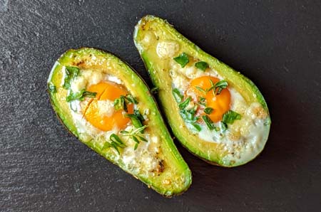 jaka zapieczone w łódeczkach z owocu awokado