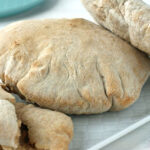 domowe chlebki pita z otrębami orkiszowymi