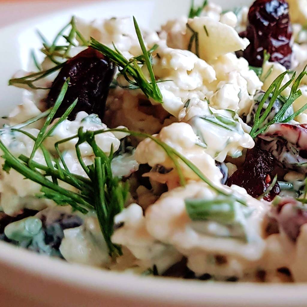 sałatka z kalafiorem, żurawiną i koperkiem