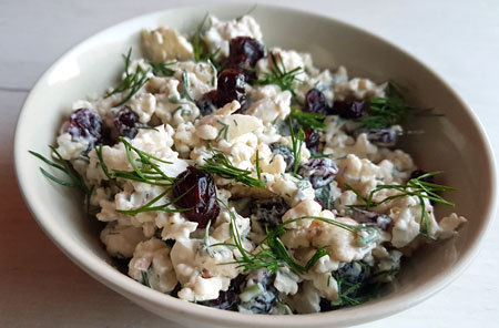 sałatka z kalafiorem, żurawiną i koperkiem