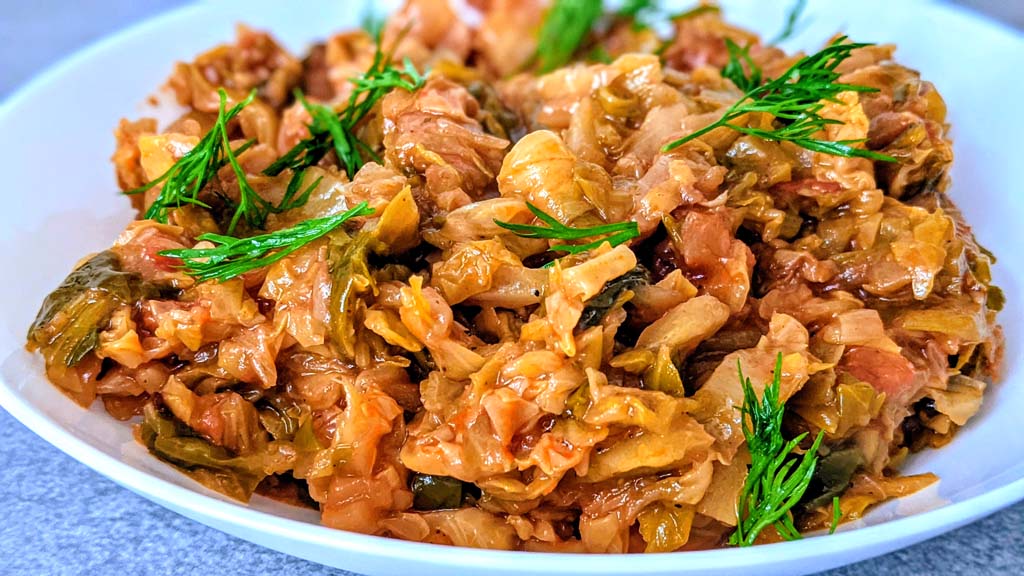 bigos z młodej kapusty