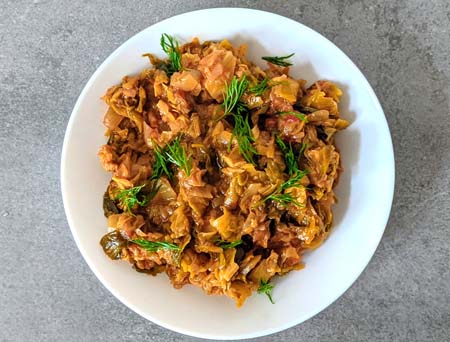 bigos z młodej kapusty