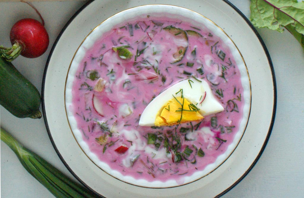 chłodnik z wiosennych nowalijek i maślanki