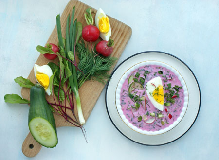 chłodnik z wiosennych nowalijek i maślanki