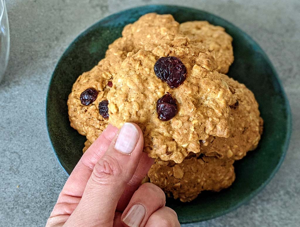 Chrupiące ciasteczka owsiane z bakaliami