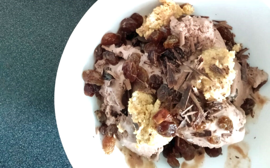 domowe lody czekoladowe na bazie jogurtu