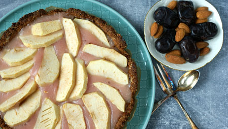 krucha owsiano-migdałowa tarta z budyniem i jabłkami