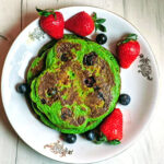 zielone pancakes, placuszki, naleśniki amerykańskie z owocami