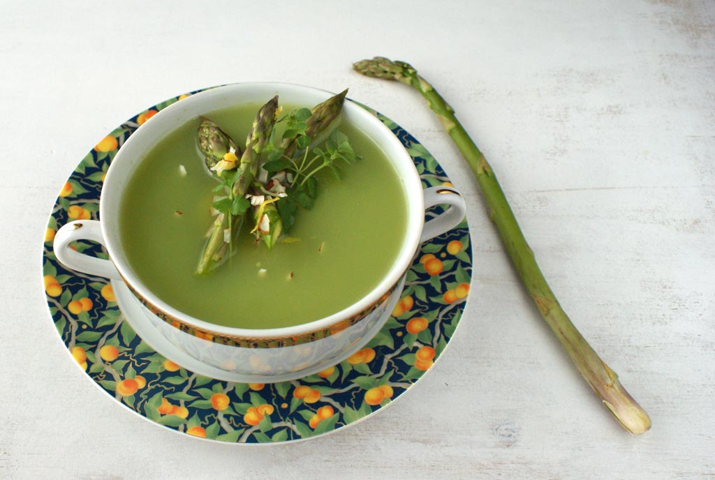 zielona zupa krem szparagowy
