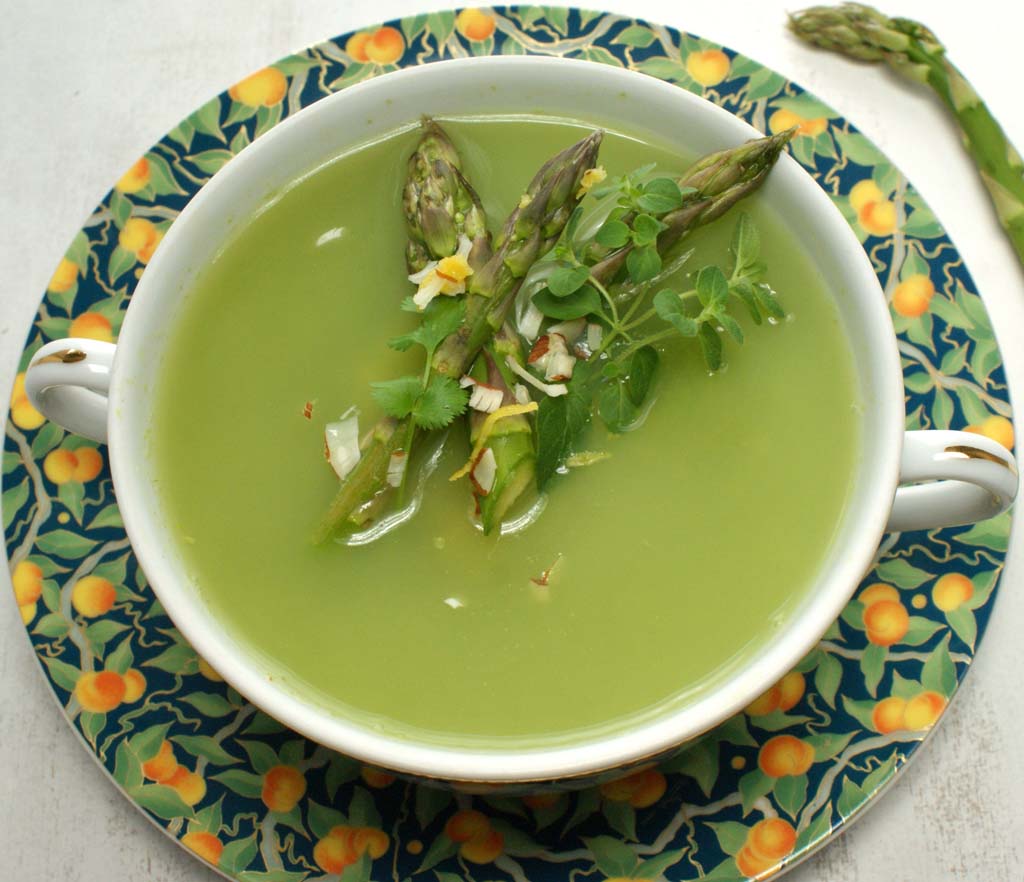 zielona zupa krem szparagowy