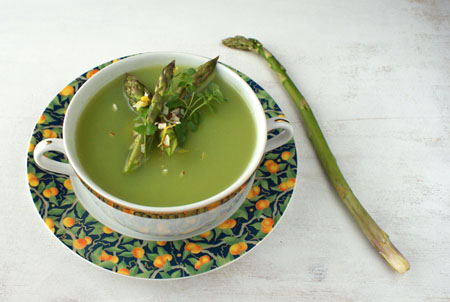 zielona zupa krem szparagowy