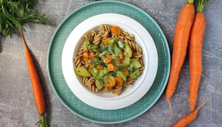 lekkie danie z duszonej cukinii i koperku