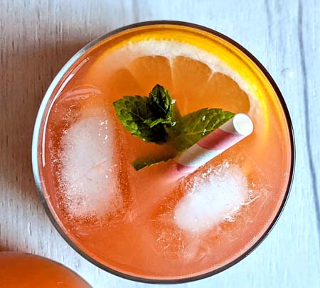 Lemoniada z rabarbaru z miodem i imbirem