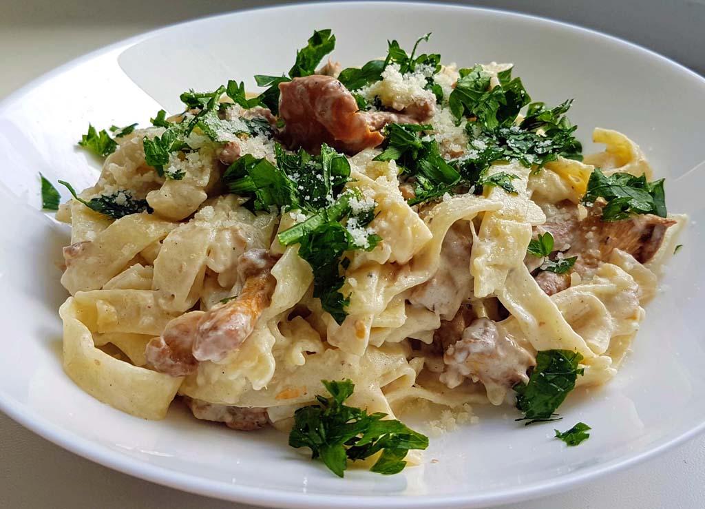 makaron z sosem grzybowym