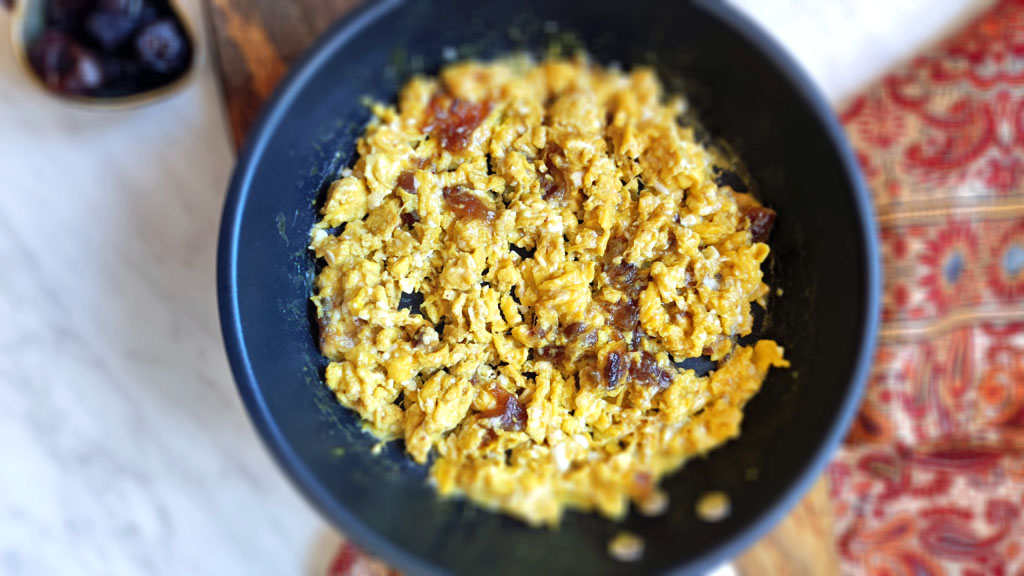 irańska jajecznica z daktylami