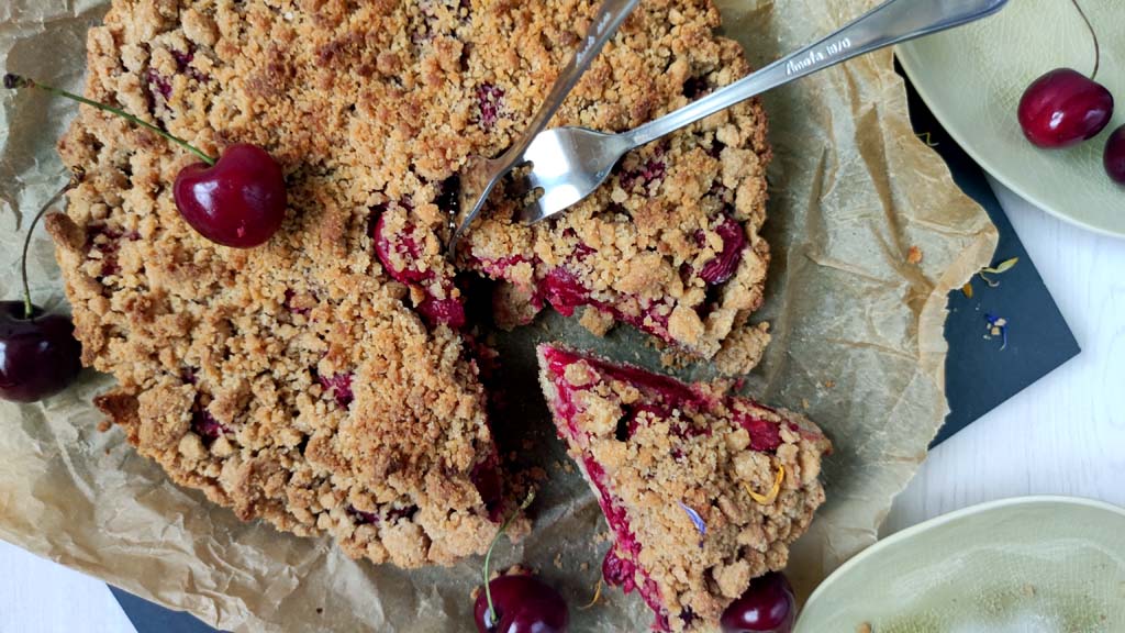 Cisto kruche, fistaszkowe z wiśniami.