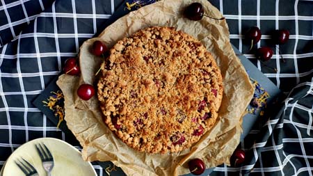 Cisto kruche, fistaszkowe z wiśniami.