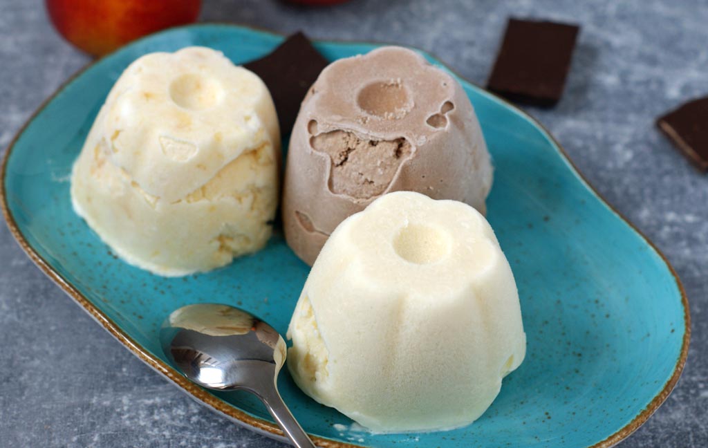 lody czekoladowe, budyniowe i z owocami nektarynki