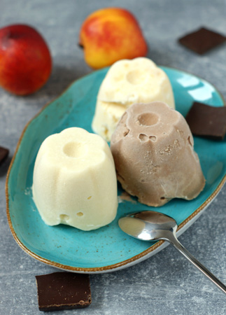 lody czekoladowe, budyniowe i z owocami nektarynki