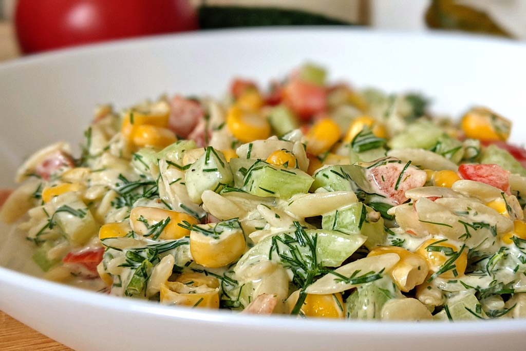 sałatka makaronowa