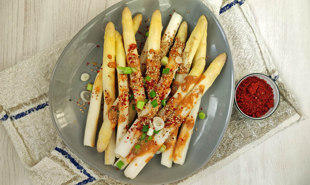 szparagi  z sosem fistaszkowym